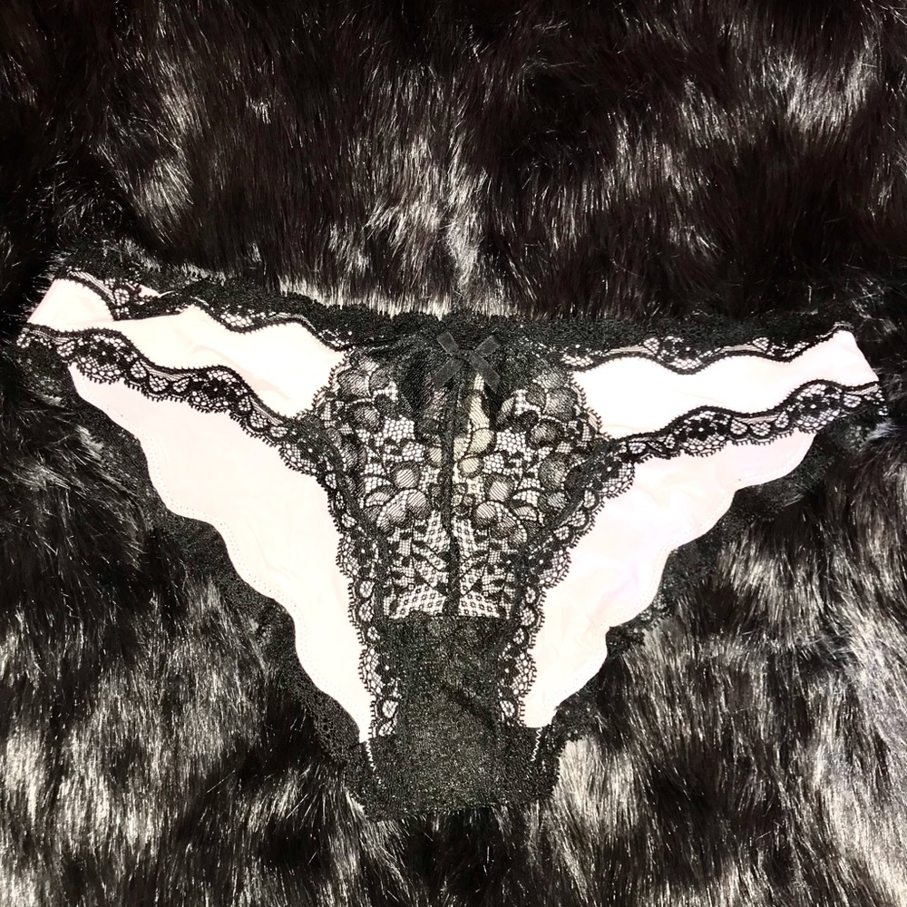 Victoria’s Secret Black and Cream Lace Panties - M